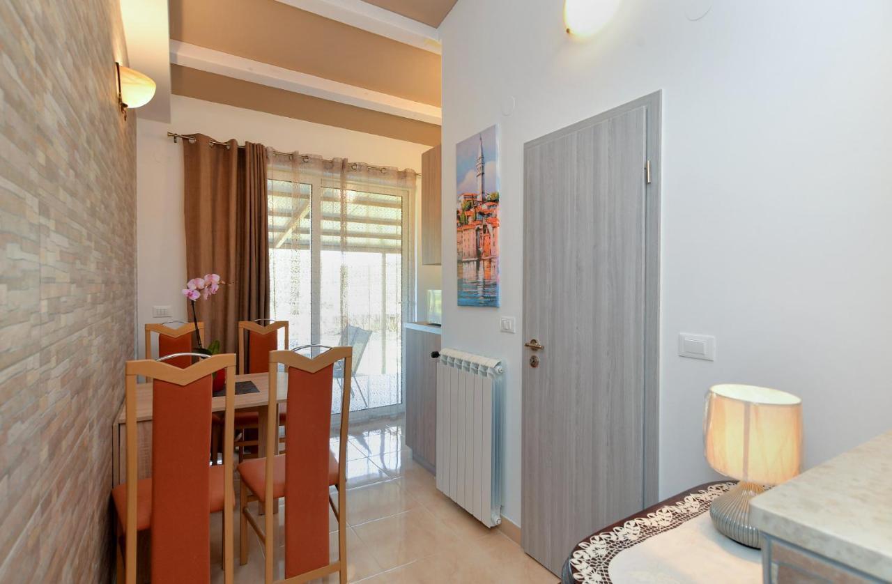 Apartments Voltica 1049 Rovinj Exterior photo